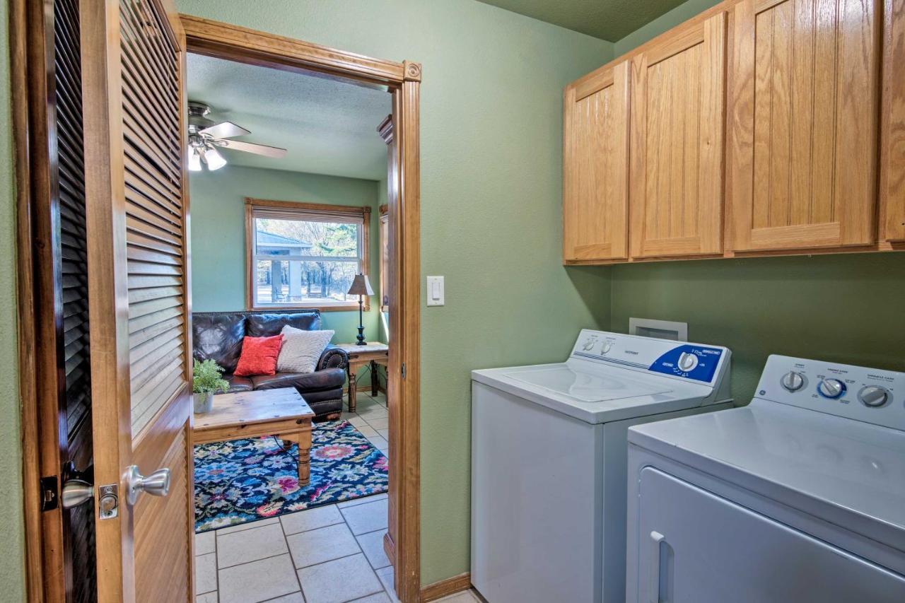 Broken Bow Cottage With Deck, Hot Tub And Fire Pit! Luaran gambar